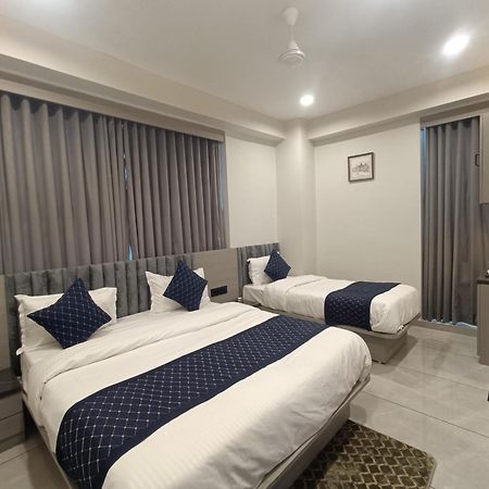 Hotel Asiana Sky Motera อาเมดาบัด ภายนอก รูปภาพ