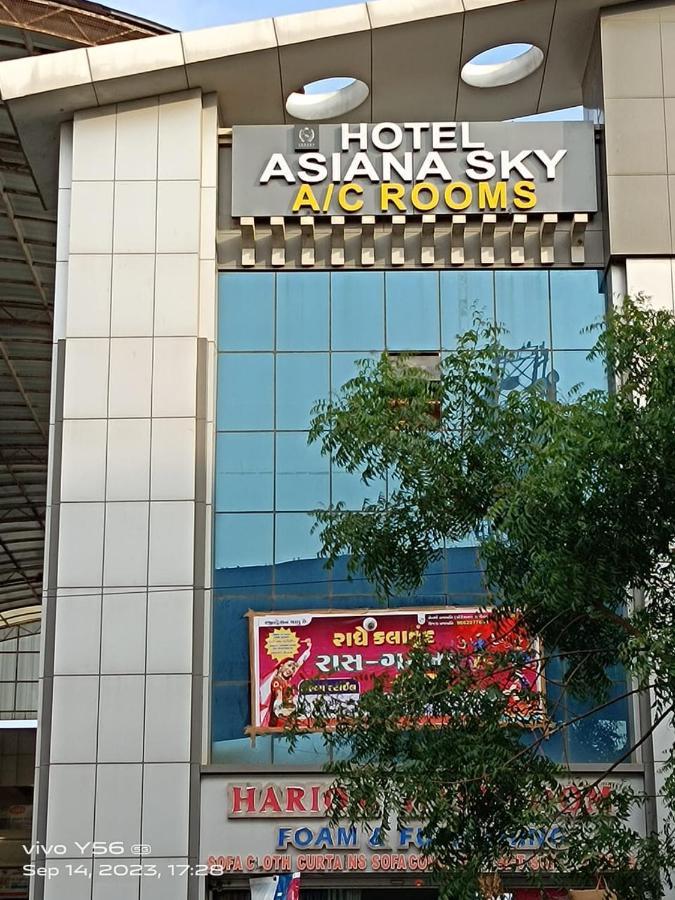 Hotel Asiana Sky Motera อาเมดาบัด ภายนอก รูปภาพ