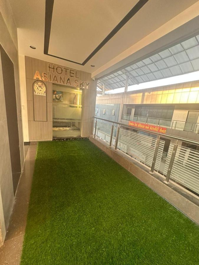 Hotel Asiana Sky Motera อาเมดาบัด ภายนอก รูปภาพ