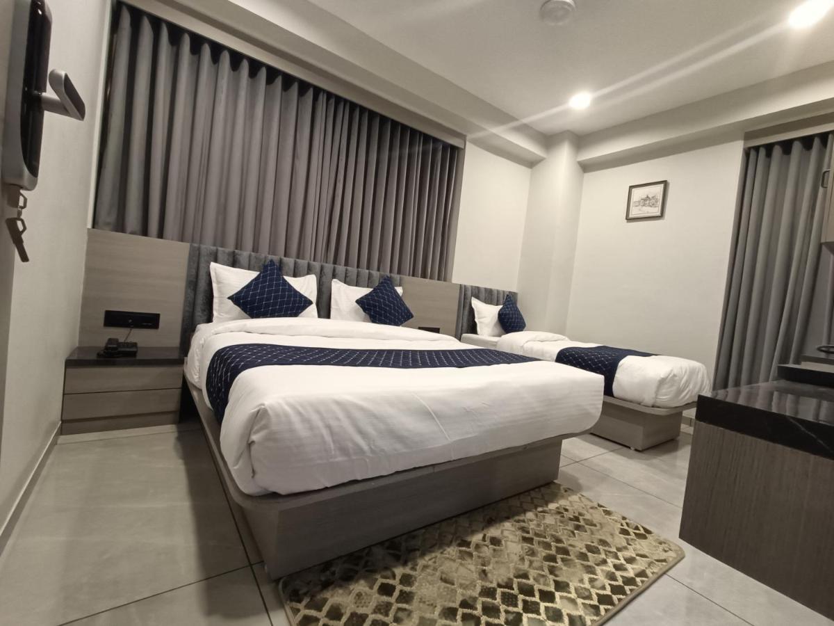 Hotel Asiana Sky Motera อาเมดาบัด ภายนอก รูปภาพ