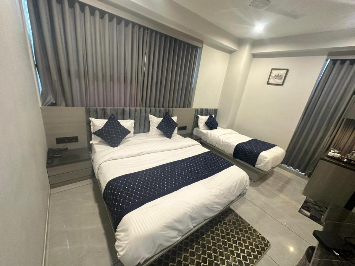 Hotel Asiana Sky Motera อาเมดาบัด ภายนอก รูปภาพ