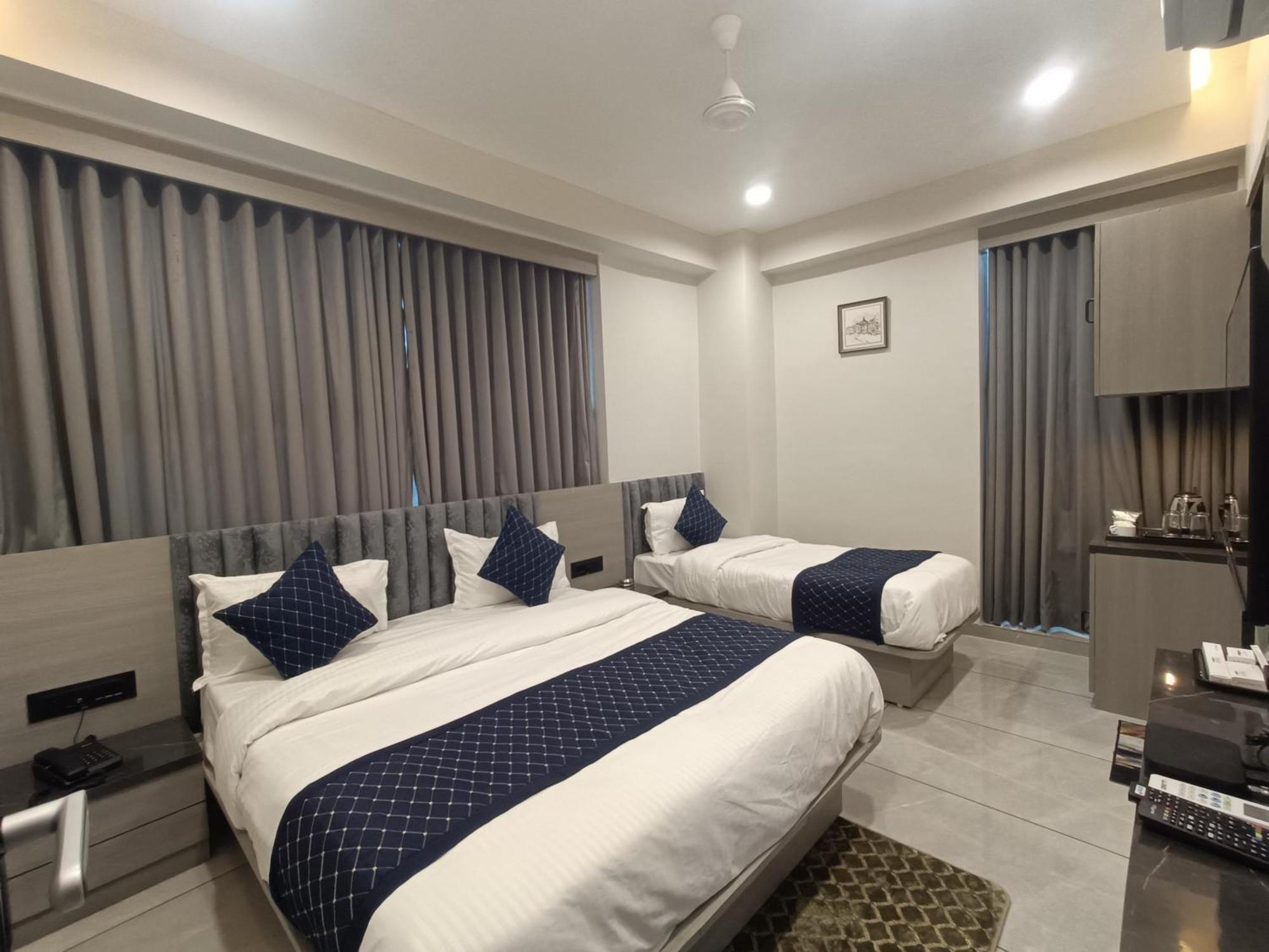 Hotel Asiana Sky Motera อาเมดาบัด ภายนอก รูปภาพ