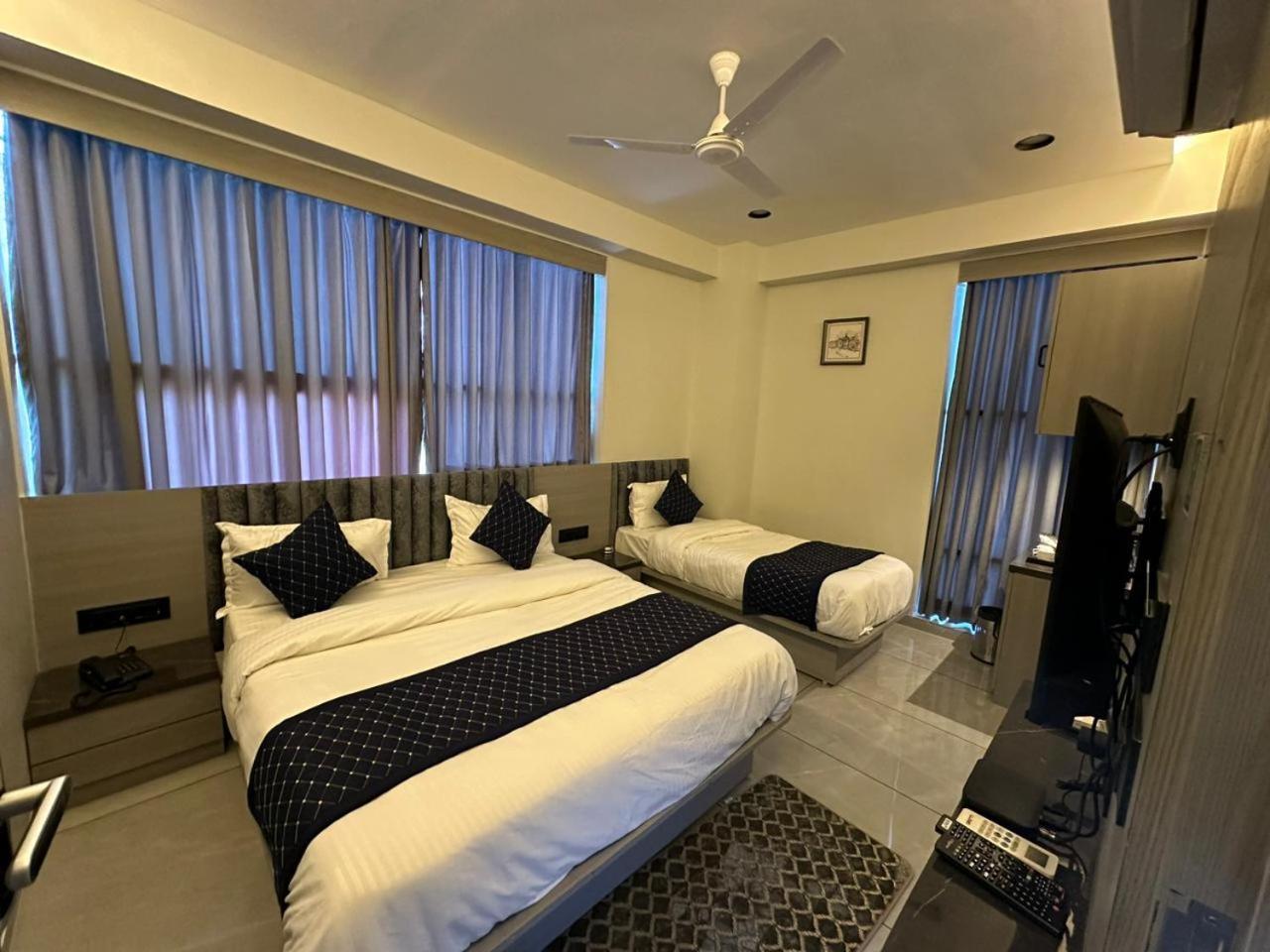 Hotel Asiana Sky Motera อาเมดาบัด ภายนอก รูปภาพ