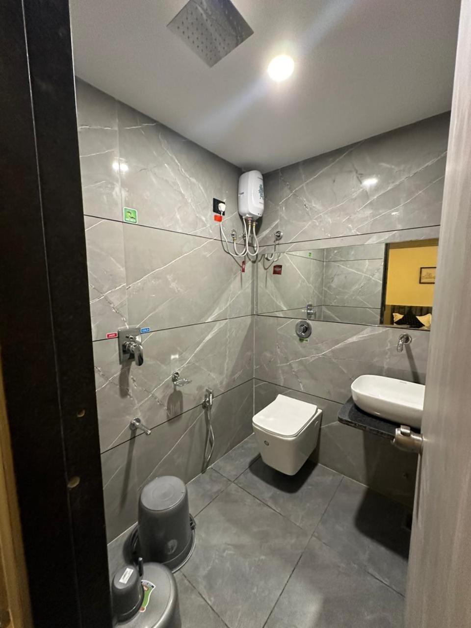 Hotel Asiana Sky Motera อาเมดาบัด ภายนอก รูปภาพ