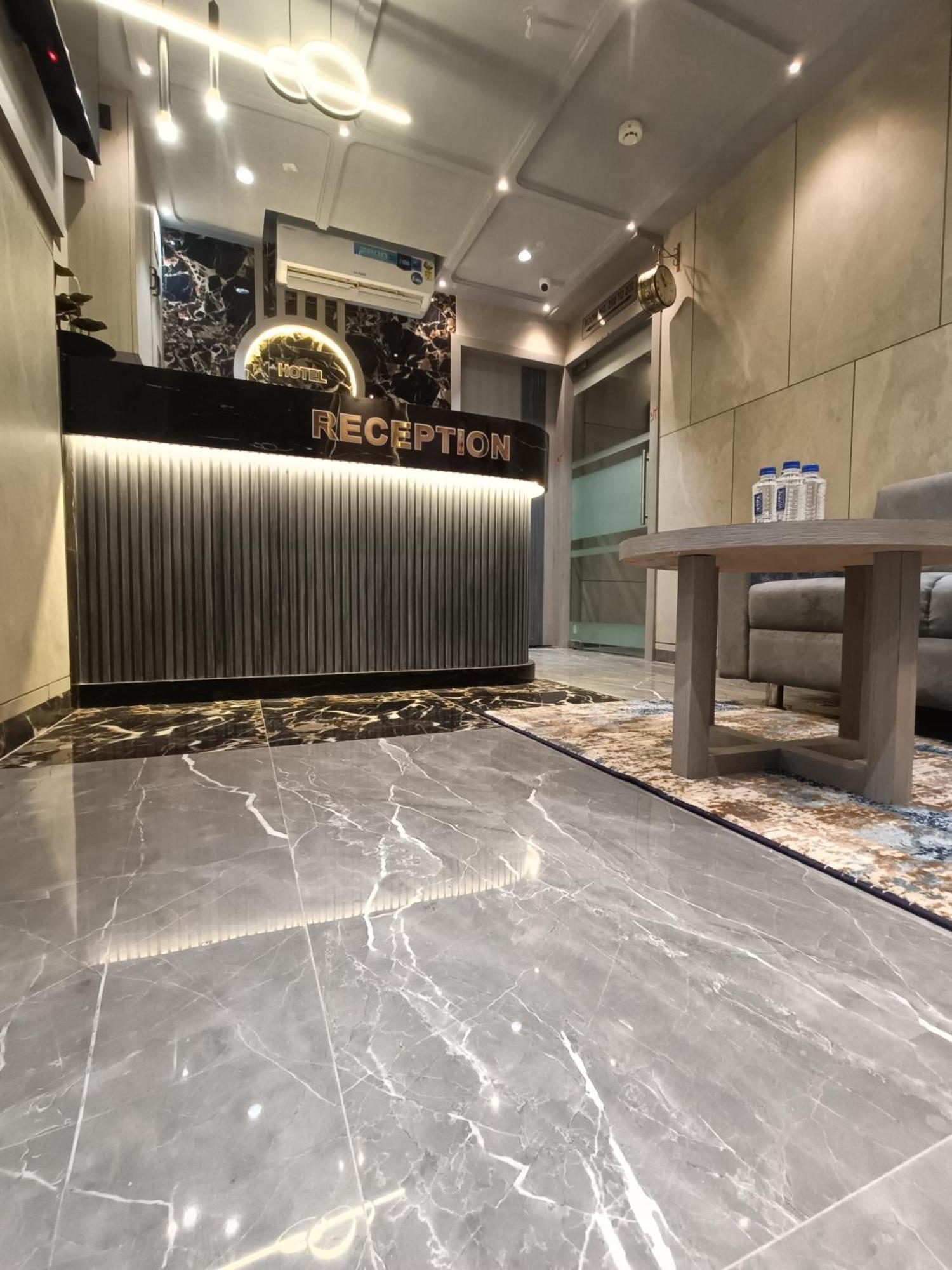 Hotel Asiana Sky Motera อาเมดาบัด ภายนอก รูปภาพ